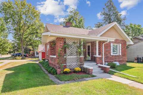 418 N 15th Street, Adel, IA 50003