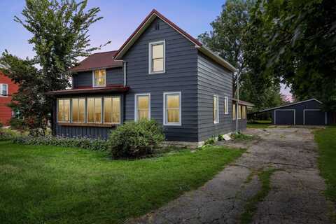 531 E Linn, Coggon, IA 52218