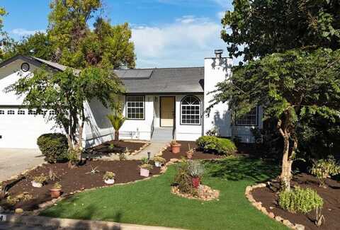 554 Burgan Avenue N, Fresno, CA 93727