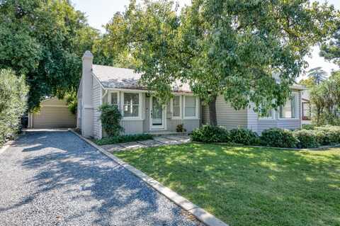 822 Dayton Avenue E, Fresno, CA 93704