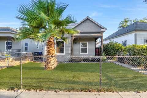 2401 Thomas Avenue E, Fresno, CA 93701