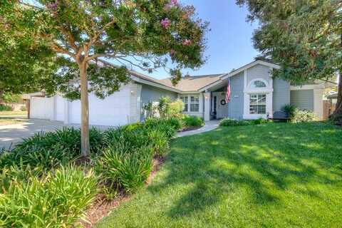 6594 Farris Avenue N, Fresno, CA 93711