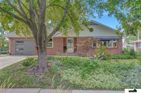 857 N 42nd Street, Lincoln, NE 68503