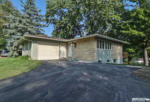 8516 Fowler Avenue, Omaha, NE 68134