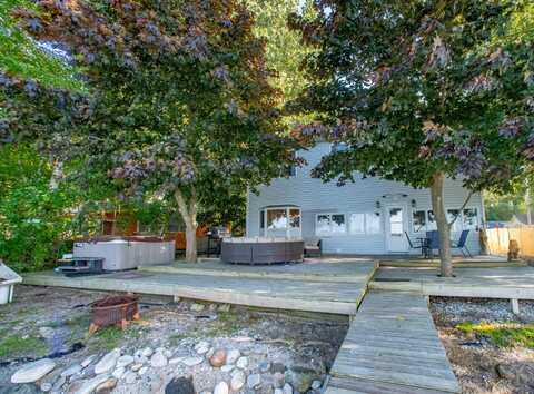8006 Yukon Drive, Beulah, MI 49617
