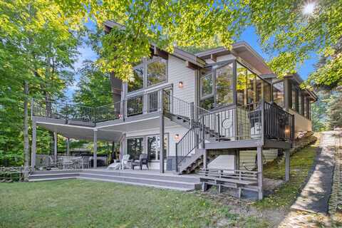 6218 N Loggers Lane, Ludington, MI 49431