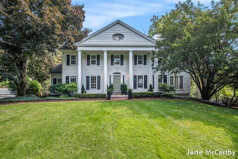 270 Lakeside Dr SE, East Grand Rapids, MI 49506