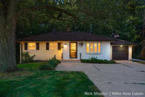 1130 N Broadway Street, Hastings, MI 49058