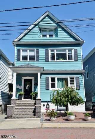 187 W 48Th St, Bayonne, NJ 07002