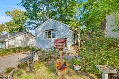 5 Geneva Trl, Hopatcong, NJ 07843