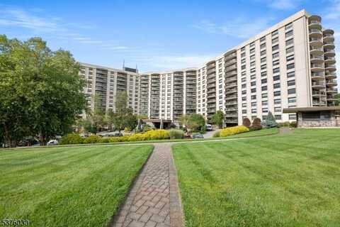 2 Claridge Dr, Verona, NJ 07044
