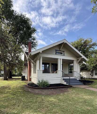 535 W 5th St, Larned, KS 67550