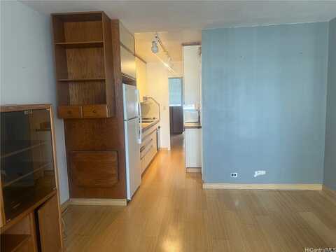 425 Ena Road, Honolulu, HI 96815