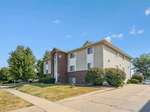 182 West Side Dr, Iowa City, IA 52246