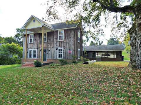 145 W Meeting Street, Dandridge, TN 37725