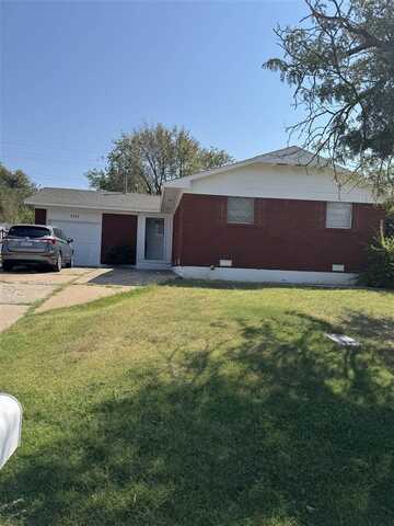 1721 NW 49th St, Lawton, OK 73505