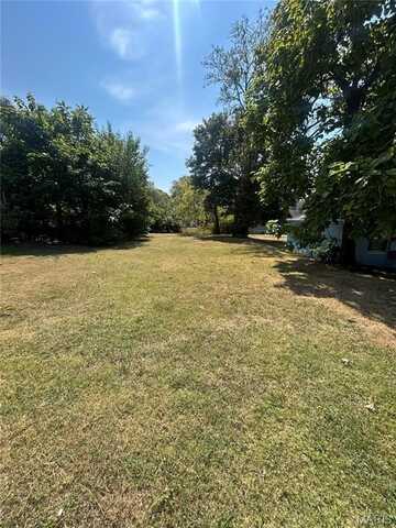9436 North Avenue, Saint John, MO 63114