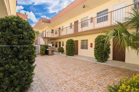 415 NE 2nd St, Hallandale Beach, FL 33009