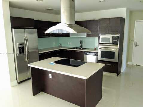 7928 East Dr, North Bay Village, FL 33141