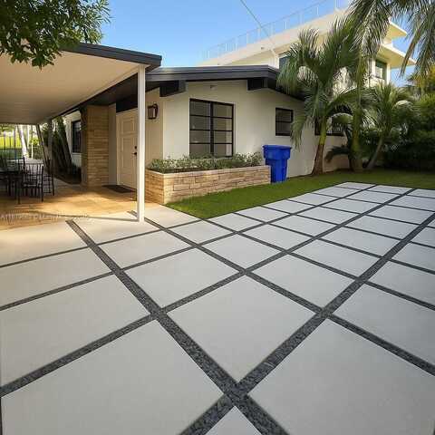 691 NW 7th St Rd, Miami, FL 33136