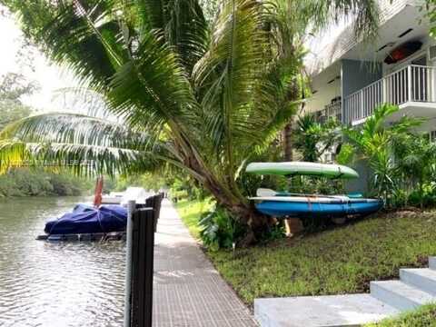 1860 Venice Park Dr, North Miami, FL 33181