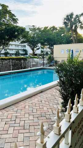 1300 Moffett St, Hallandale Beach, FL 33009