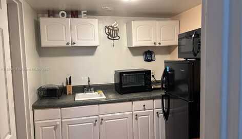 26 Diplomat Pkwy, Hallandale Beach, FL 33009