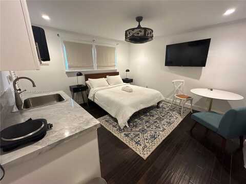 6395 SW 42nd Ter, South Miami, FL 33155