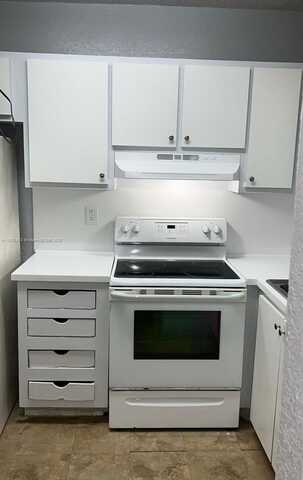 575 W 69th St, Hialeah, FL 33014