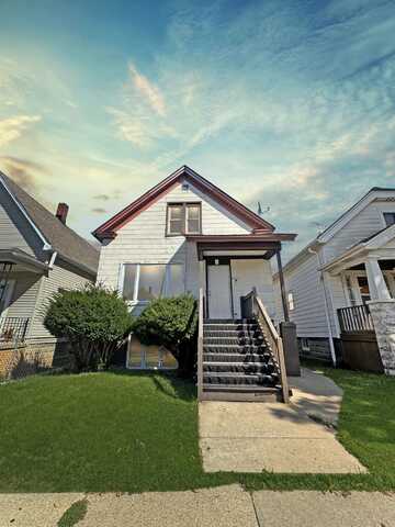 2460 S 18th St, Milwaukee, WI 53215