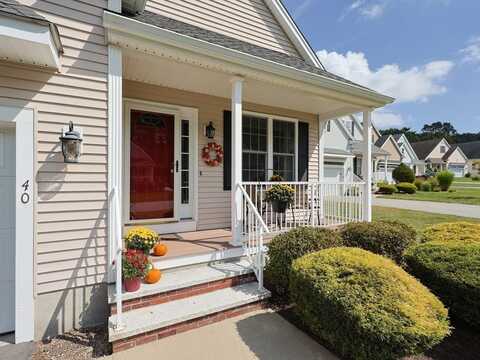 40 Lawrence Dr, Franklin, MA 02038