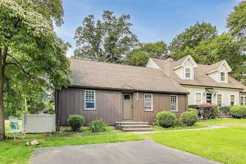 40 Dunster Ln, Winchester, MA 01890