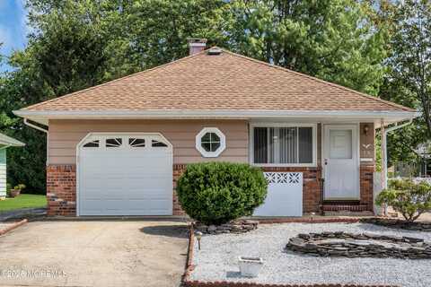 39 Mount Katadin Drive, Toms River, NJ 08753