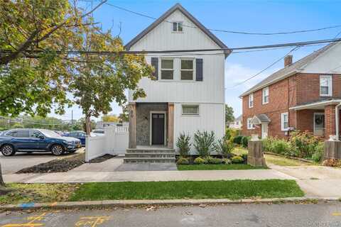 89 5th Avenue, Westbury, NY 11590