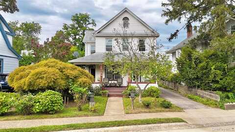 32 Herbert Avenue, Port Washington, NY 11050