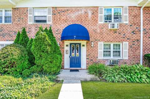 460 Old Town Rd, Port Jefferson Station, NY 11776