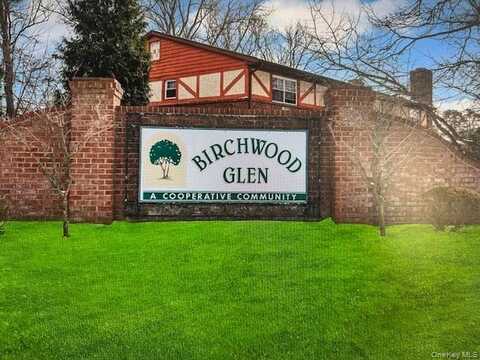 18 Glen Hollow Dr, Holtsville, NY 11742