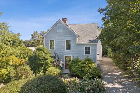 8 Cedar Street, Camden, ME 04843