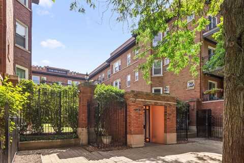 843 W Belle Plaine Avenue, Chicago, IL 60613