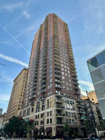 41 E 8th Street, Chicago, IL 60605