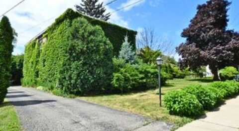 91 W Crystal Lake Avenue, Crystal Lake, IL 60014