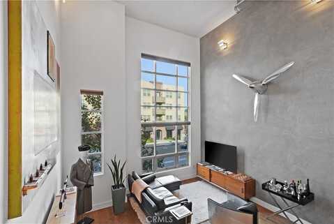 706 N Santiago Street, Santa Ana, CA 92701