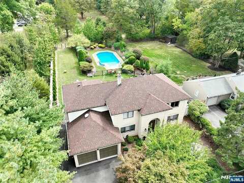210 Ramapo Valley Road, Oakland, NJ 07436