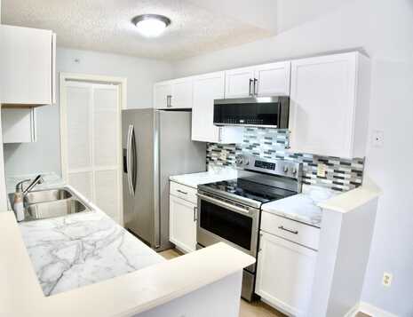 561 Napa Valley Lane unit: 11, Crestview Hills, KY 41017