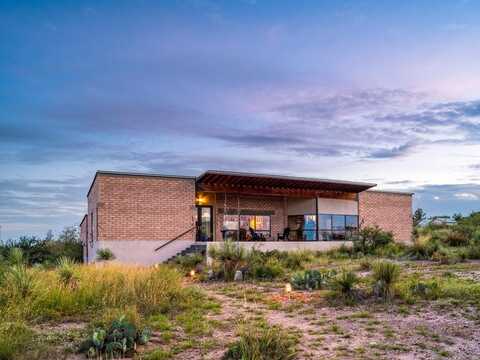 1303 N Ordenar St, Marfa, TX 79843