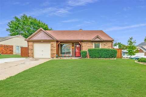 3700 Huckleberry Drive, Fort Worth, TX 76137