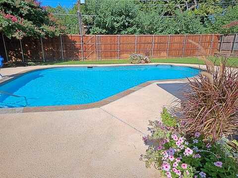933 Wade Drive, Bedford, TX 76022
