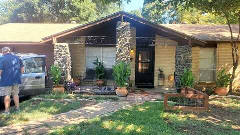 4725 Saint Lawrence Road, Fort Worth, TX 76103
