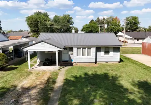 224 Hickory St, Flora, IL 62839