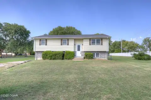 793 N State Hwy 96, Webb City, MO 64870